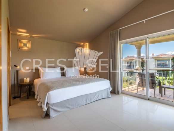 Contemporary Living Haven Terraced House in Faro  with 2 bedrooms