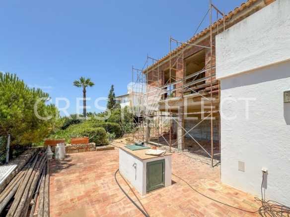 Spacious Family Haven House in Faro  with 4 bedrooms