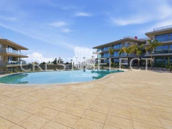 Generous Living Space Apartment in Faro  with 4 bedrooms