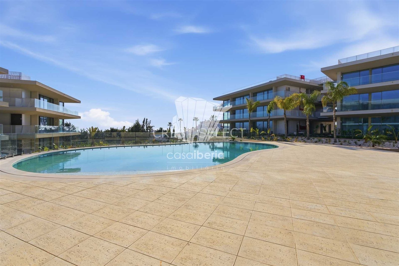Generous Living Space Apartment in Faro  with 4 bedrooms