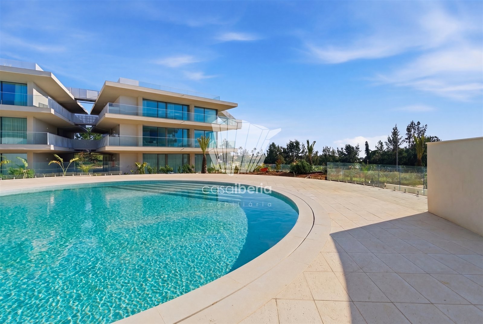 Generous Living Space Apartment in Faro  with 4 bedrooms