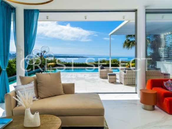 Sleek Family Residence Villas / Houses in Coral Bay with 3 bedrooms