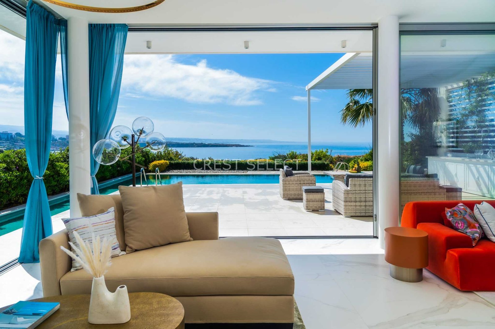Sleek Family Residence Villas / Houses in Coral Bay with 3 bedrooms