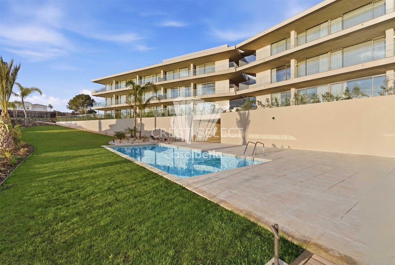 Generous Living Space Apartment in Faro  with 4 bedrooms