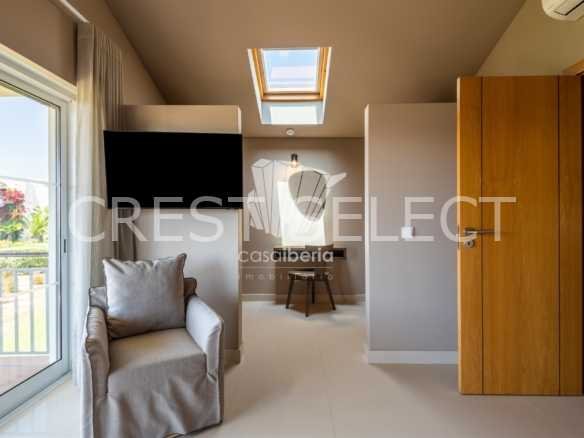 Contemporary Living Haven Terraced House in Faro  with 2 bedrooms