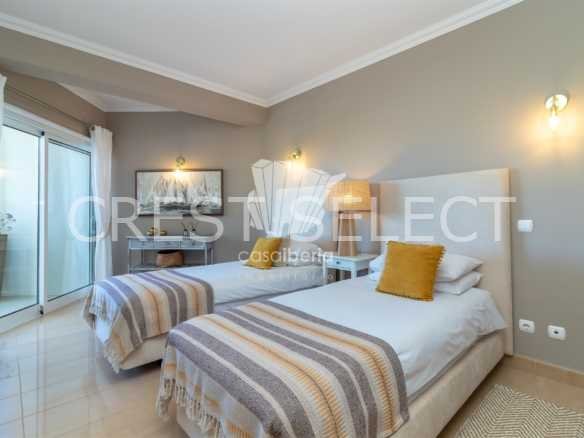 Modern Tranquil Oasis Apartment in Faro  with 3 bedrooms