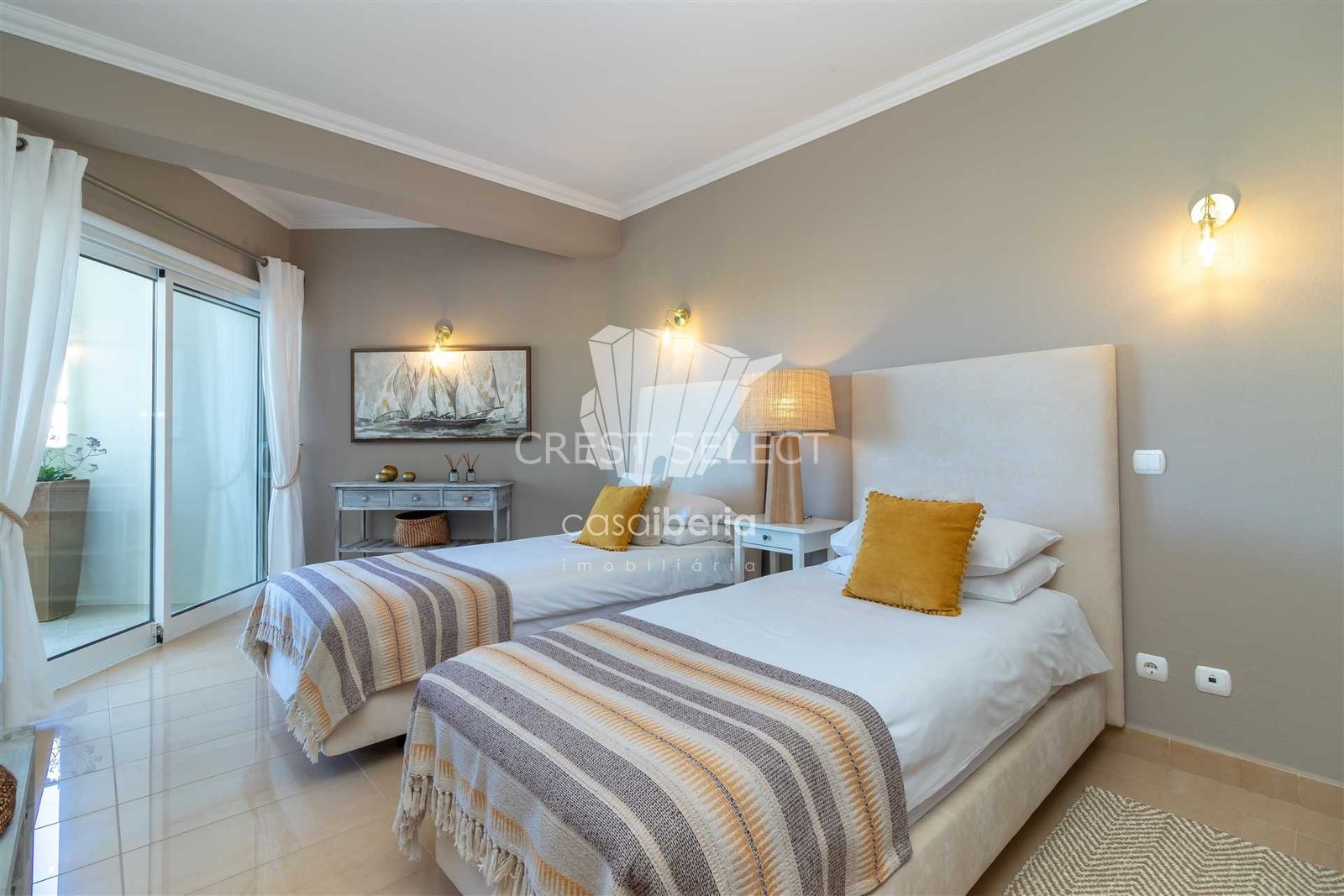 Modern Tranquil Oasis Apartment in Faro  with 3 bedrooms