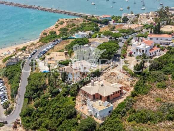 Spacious Family Haven House in Faro  with 4 bedrooms