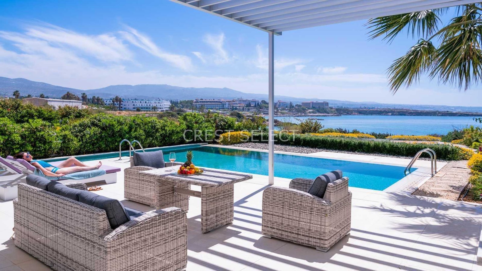 Sleek Family Residence Villas / Houses in Coral Bay with 3 bedrooms