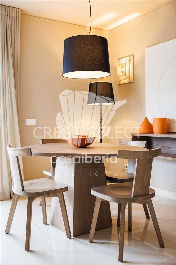 Contemporary Living Haven Terraced House in Faro  with 2 bedrooms