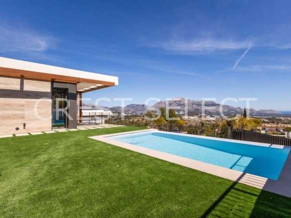 Luxurious Family Haven  in Polop with 3 bedrooms