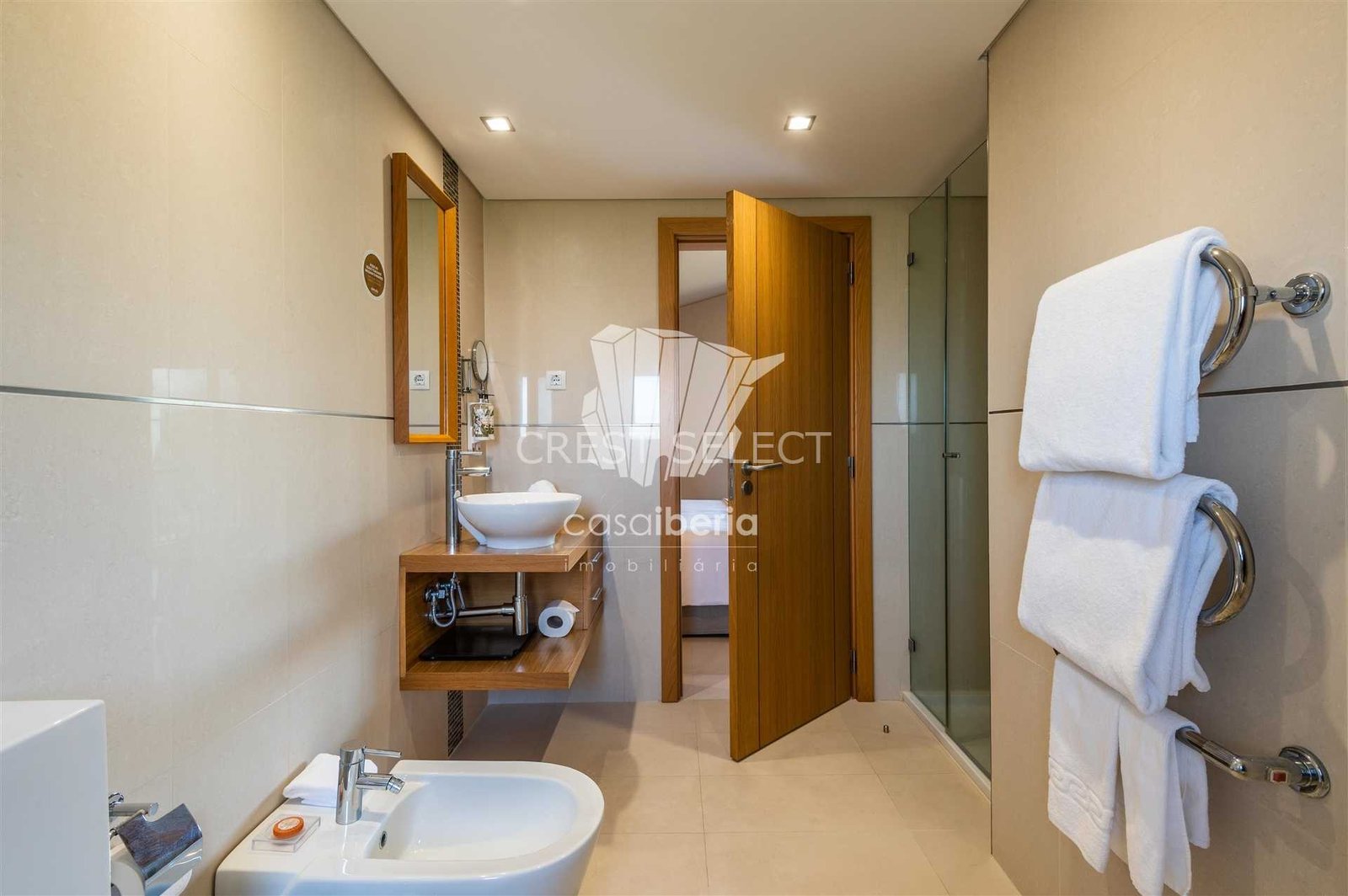 Contemporary Living Haven Terraced House in Faro  with 2 bedrooms