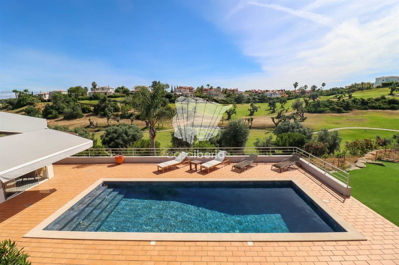 Piscina Relaxing Family Sanctuary House in Faro with 3 bedrooms