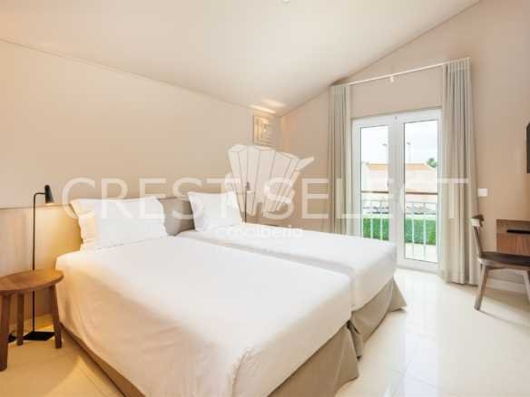 Contemporary Living Haven Terraced House in Faro  with 2 bedrooms
