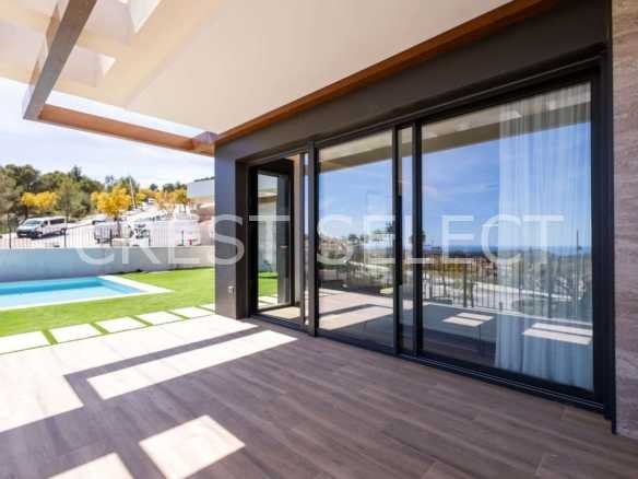 Luxurious Family Haven  in Polop with 3 bedrooms