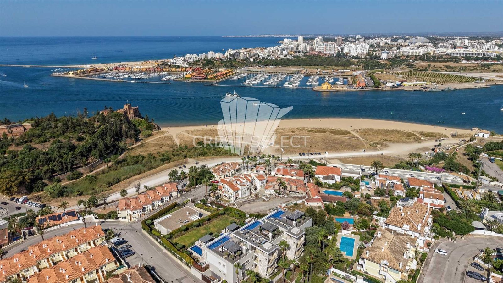 9f628fc14900 Luxurious Family Haven Apartment in Faro with 3 bedrooms