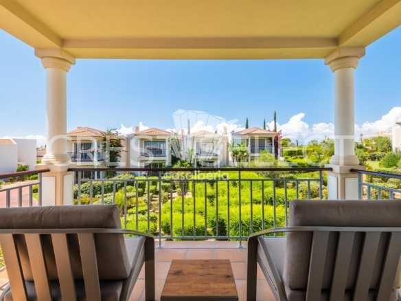 Contemporary Living Haven Terraced House in Faro  with 2 bedrooms