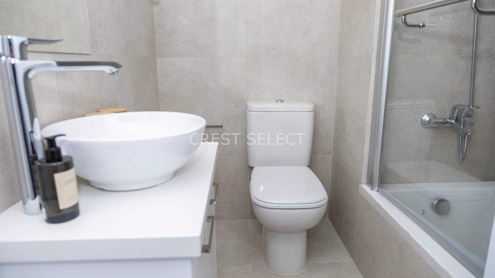 Inviting Family Abode Apartments / Penthouses in Kato Paphos with 2 bedrooms