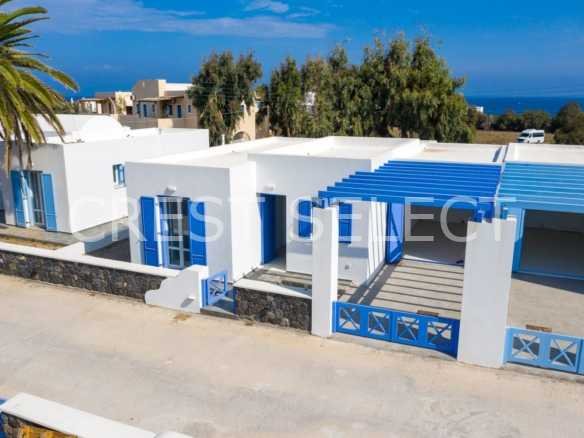 Desirable Villas / Houses in Santorini with 2.5 bedrooms
