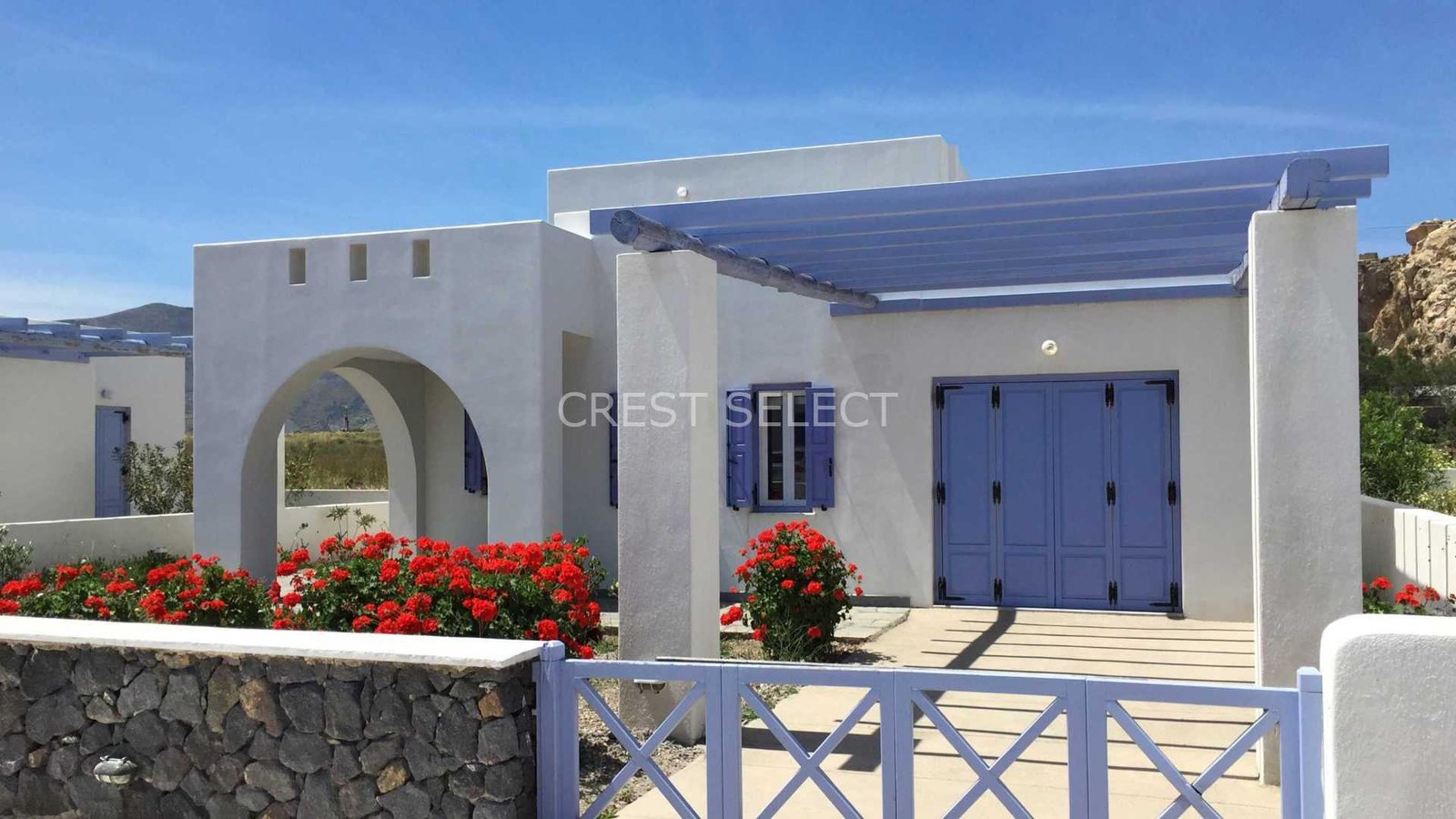 Desirable Villas / Houses in Santorini with 2.5 bedrooms