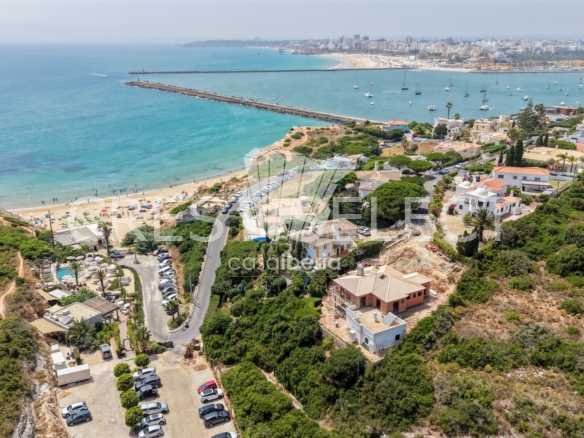 Spacious Family Haven House in Faro  with 4 bedrooms