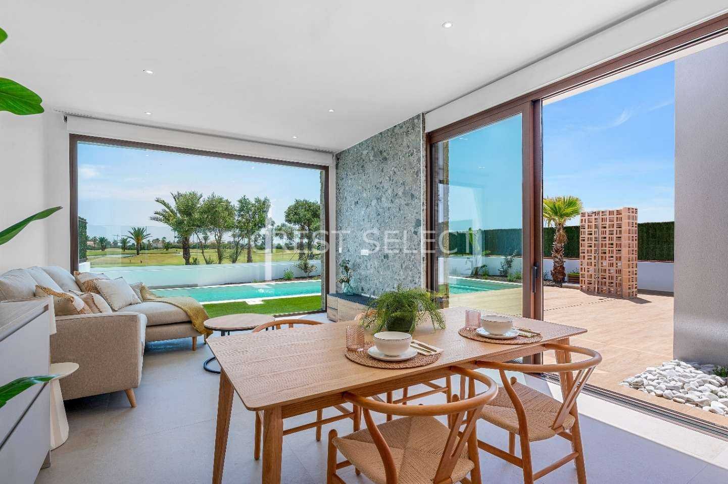 Flexible Living Space  in Los Alcázares with 3 bedrooms