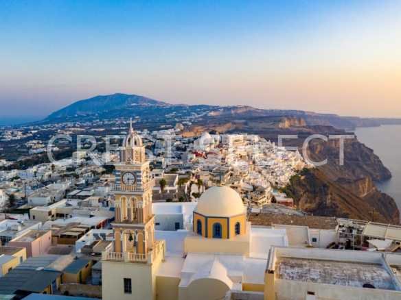 Desirable Villas / Houses in Santorini with 2.5 bedrooms