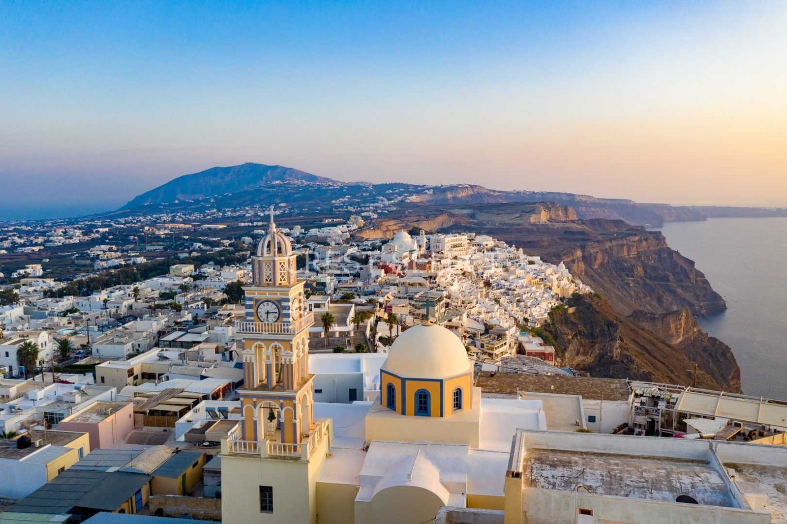 Desirable Villas / Houses in Santorini with 2.5 bedrooms
