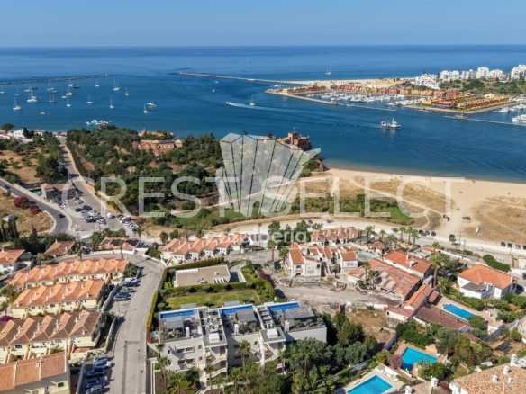 Luxurious Family Haven Apartment in Faro  with 3 bedrooms