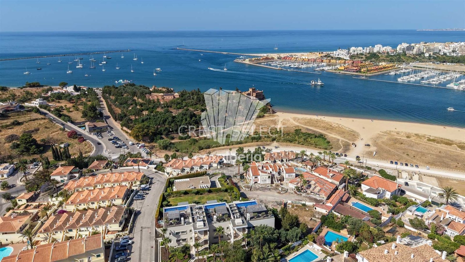Luxurious Family Haven Apartment in Faro  with 3 bedrooms