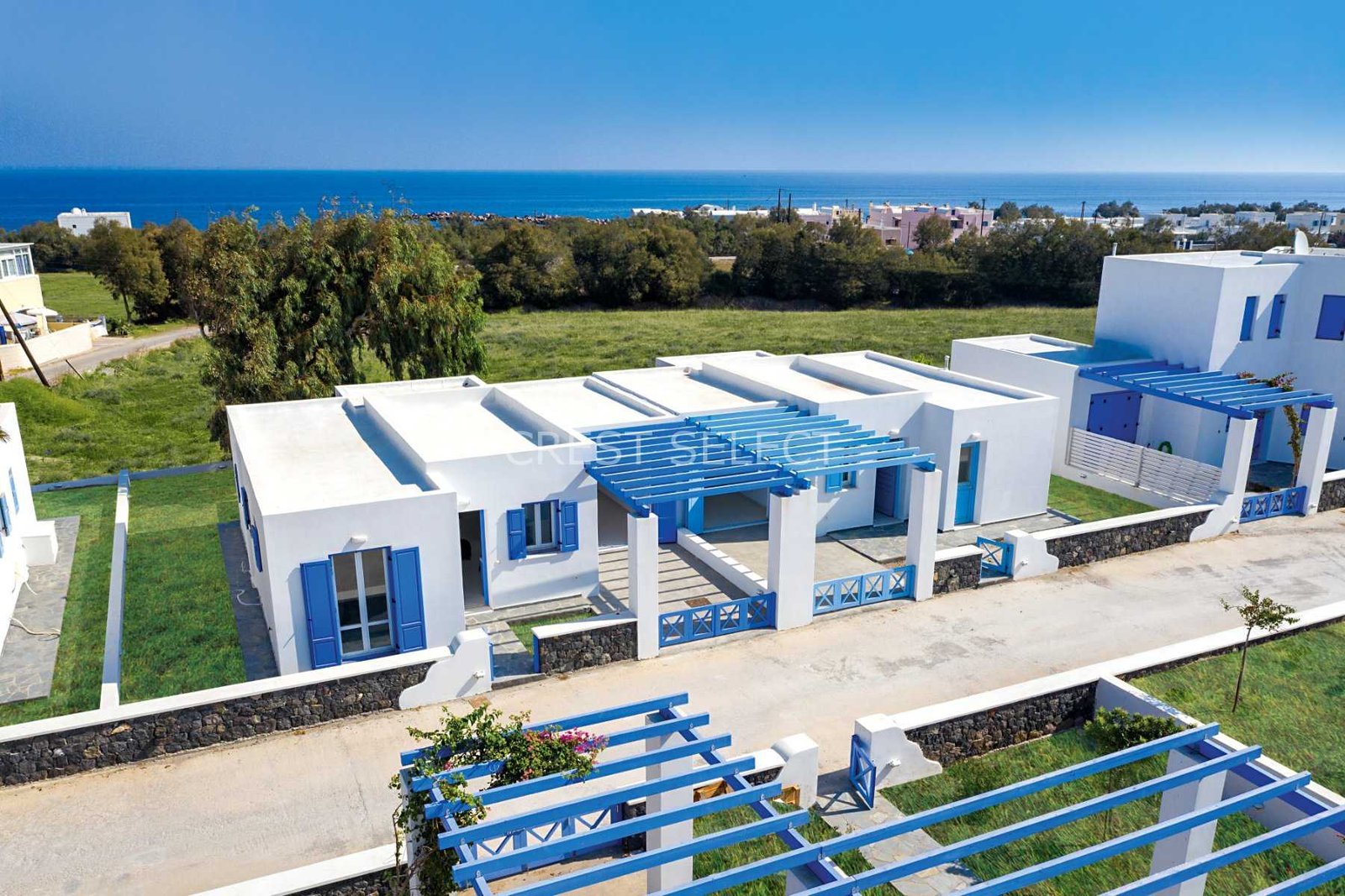 Desirable Villas / Houses in Santorini with 2.5 bedrooms