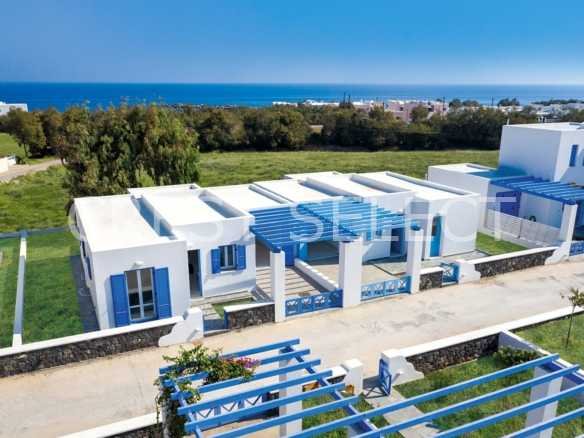 Stylish Villas / Houses in Santorini with 2.5 bedrooms