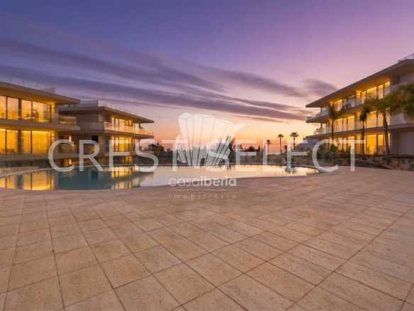 Generous Living Space Apartment in Faro  with 4 bedrooms