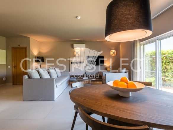 Contemporary Living Haven Terraced House in Faro  with 2 bedrooms