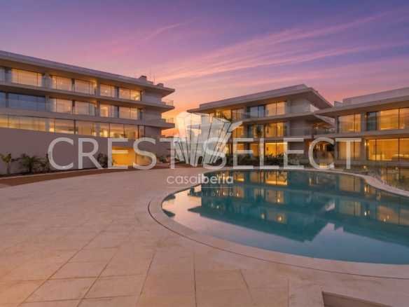 Generous Living Space Apartment in Faro  with 4 bedrooms