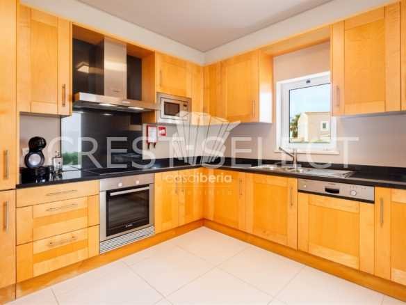 Contemporary Living Haven Terraced House in Faro  with 2 bedrooms