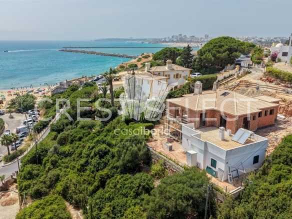 Spacious Family Haven House in Faro  with 4 bedrooms