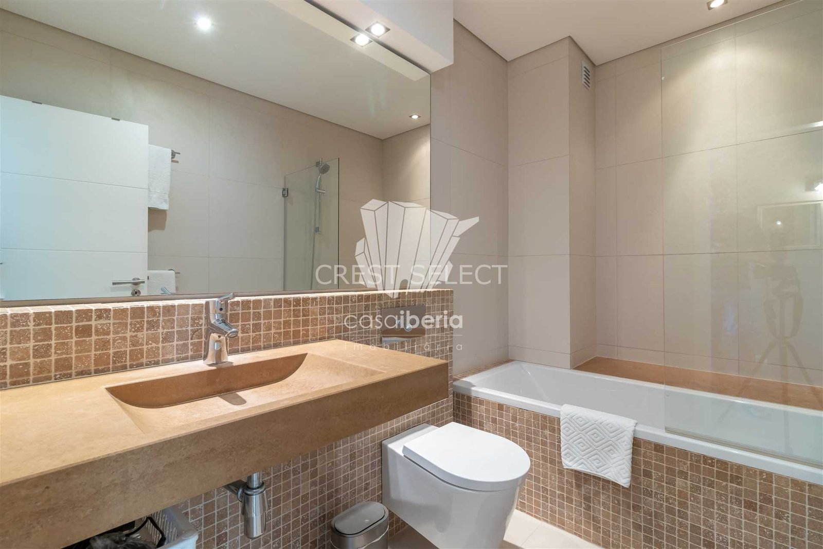 Modern Tranquil Oasis Apartment in Faro  with 3 bedrooms