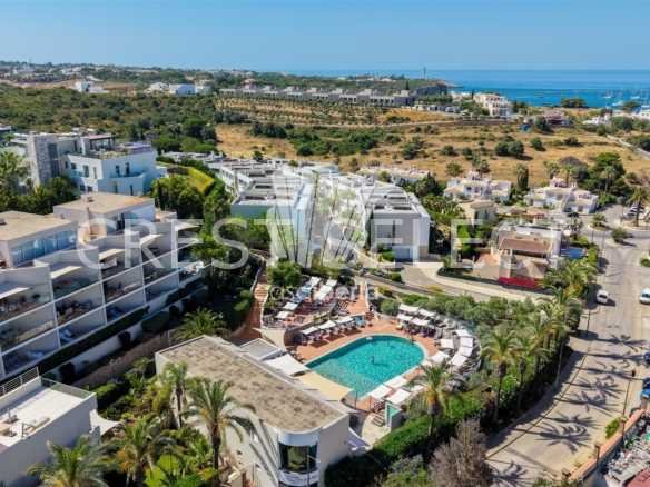 Modern Tranquil Oasis Apartment in Faro  with 3 bedrooms