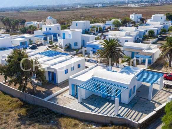 Desirable Villas / Houses in Santorini with 2.5 bedrooms