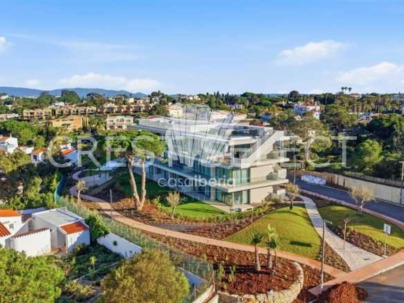 Generous Living Space Apartment in Faro  with 4 bedrooms