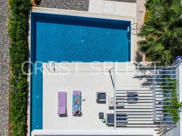 Sleek Family Residence Villas / Houses in Peyia with 3 bedrooms