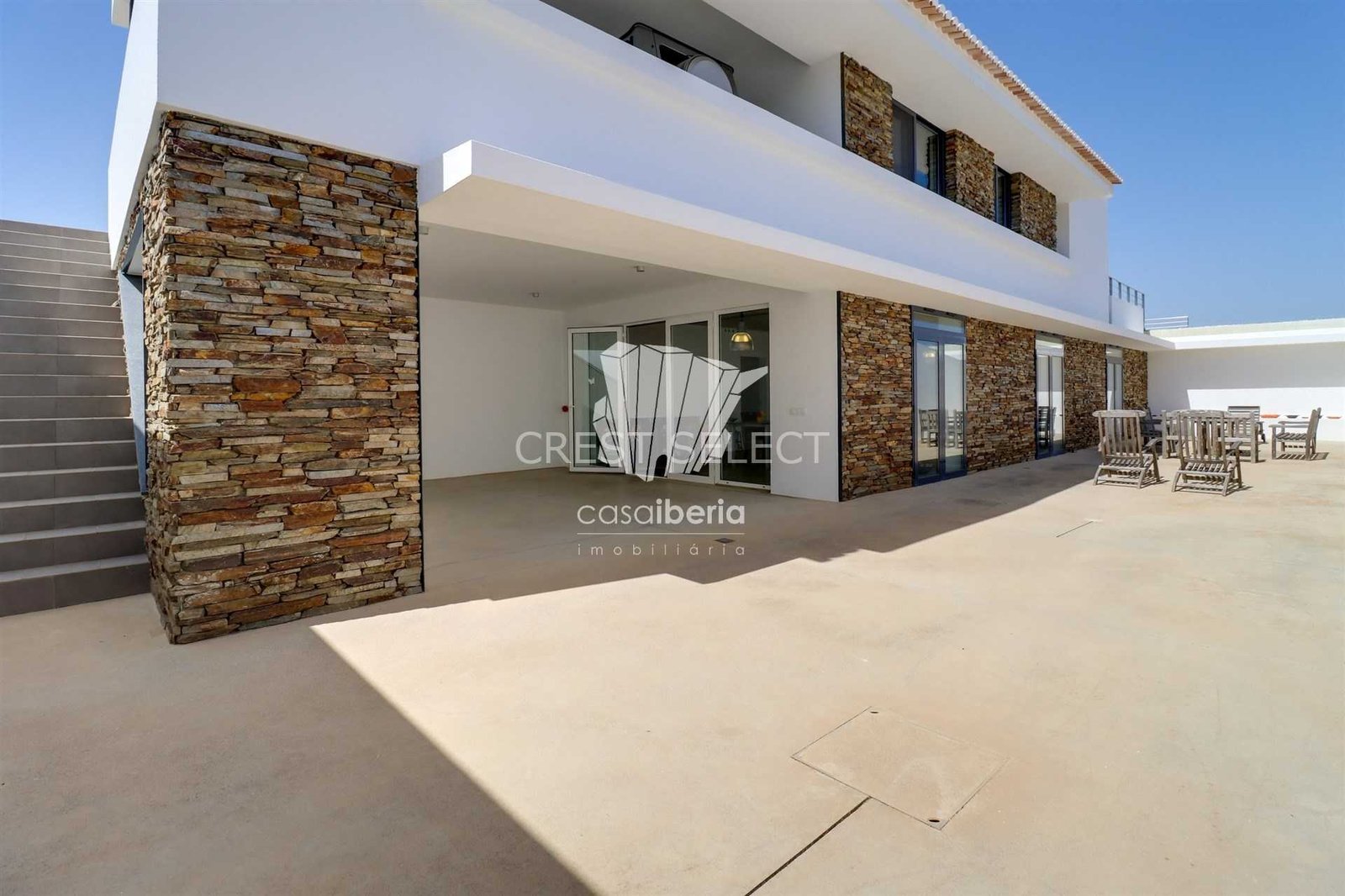 Spacious Family Haven House in Faro  with 4 bedrooms