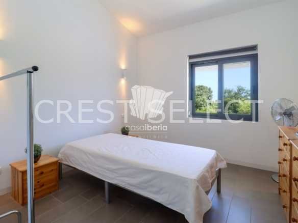 Spacious Family Haven House in Faro  with 4 bedrooms