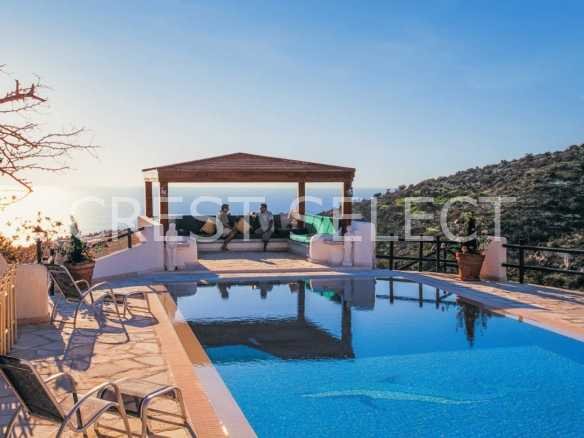 Elegant Family Abode Villas / Houses in Tsada with 3 bedrooms