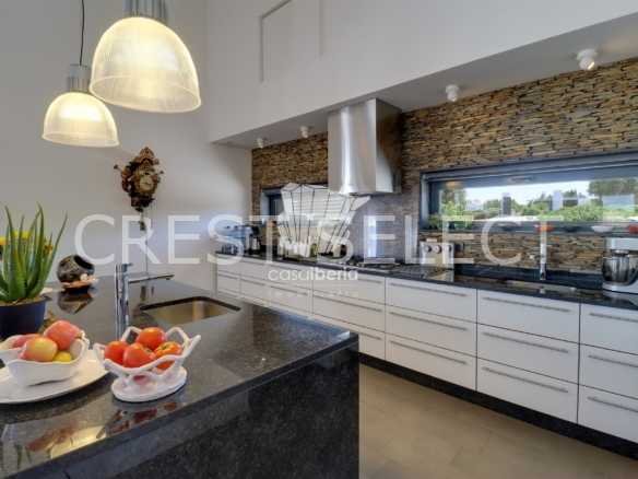 Spacious Family Haven House in Faro  with 4 bedrooms