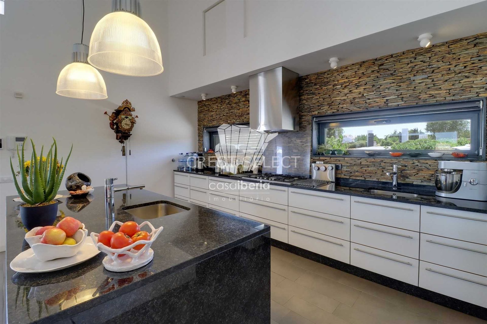 Spacious Family Haven House in Faro  with 4 bedrooms