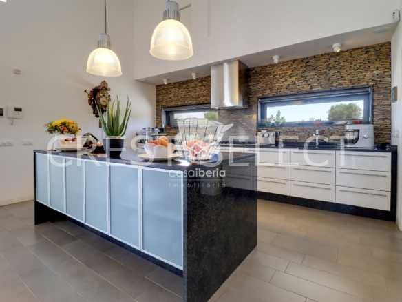 Spacious Family Haven House in Faro  with 4 bedrooms