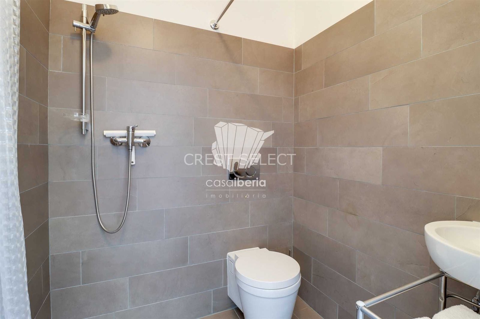 Spacious Family Haven House in Faro  with 4 bedrooms