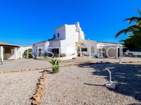 Convenient Family Dwelling House in Faro  with 3 bedrooms